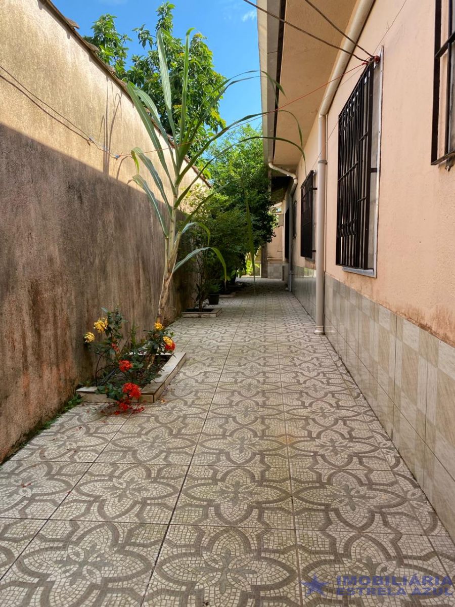 Casa para venda no bairro Balneário Jussara  em Itanhaém