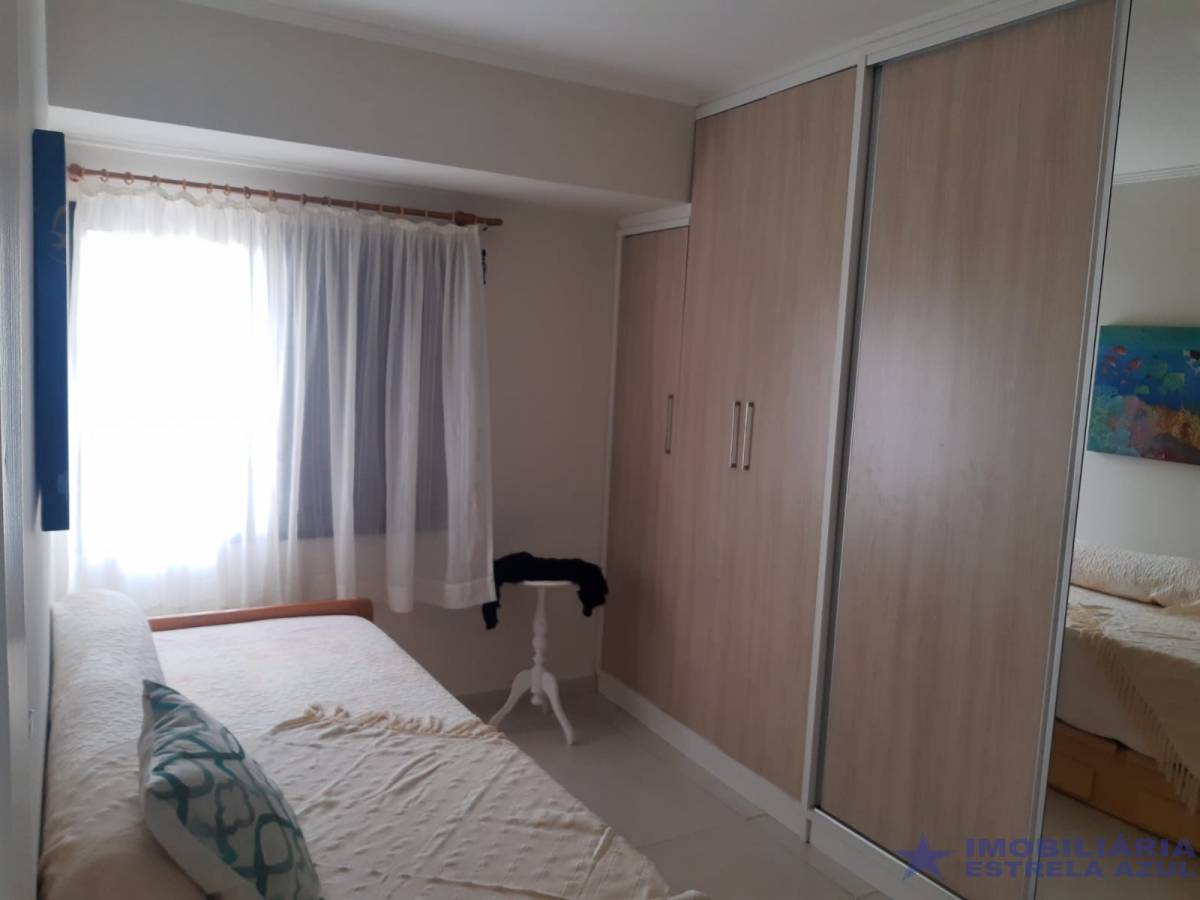 Apartamento no bairro Arpoador